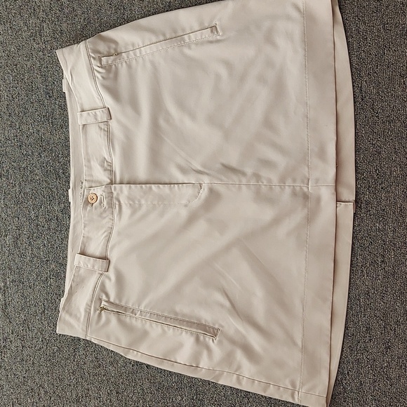 Ecru colored skort with zippered pockets - Picture 1 of 5